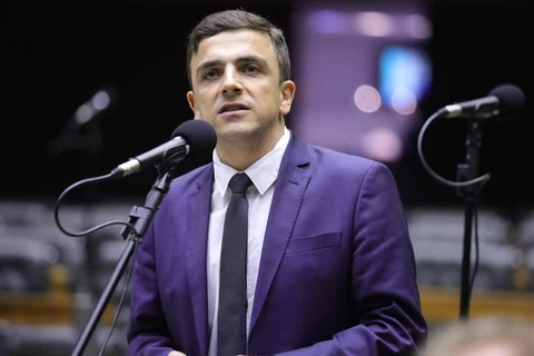 Aliel Machado propõe piso nacional para professores da rede privada