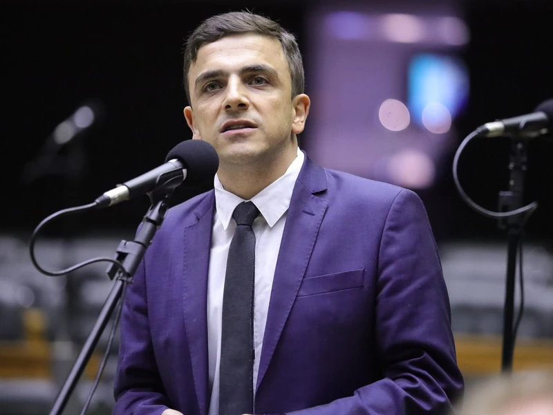 Aliel Machado propõe piso nacional para professores da rede privada ...