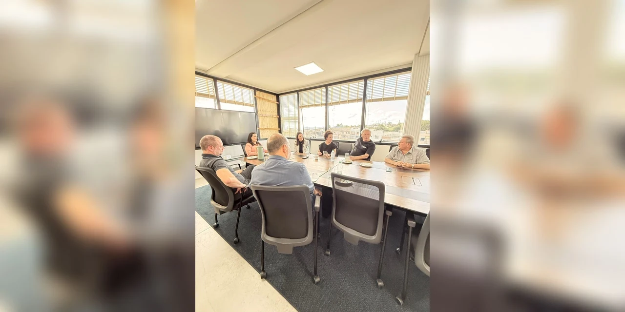 Mabel Canto cumpre agenda em Carambeí e fecha colaboração com prefeitura por melhorias em infraestrutura na PR-151