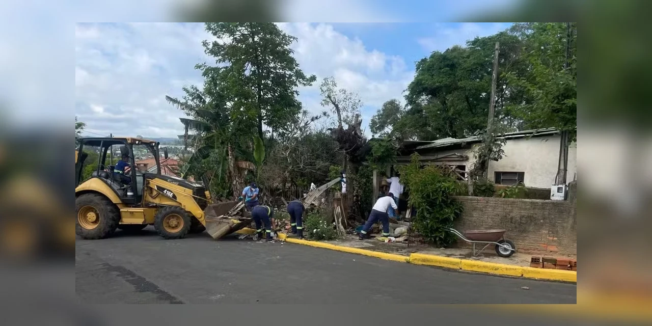 Presa acha e devolve R$ 8 mil no PR durante trabalho que usa mão de obra de detentos para serviços públicos