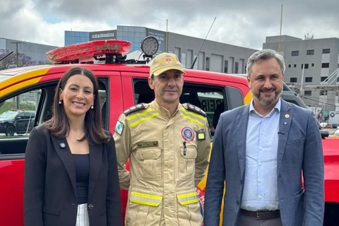 Mabel Canto faz entrega de viatura ao Corpo de Bombeiros de PG