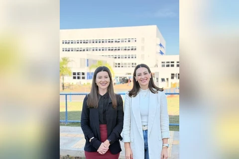 Mabel Canto entrega microscópio de mais de um milhão de reais para o HU