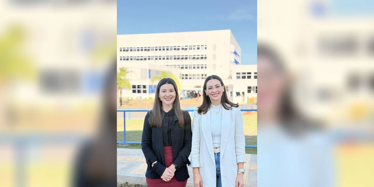 Mabel Canto entrega microscópio de mais de um milhão de reais para o HU