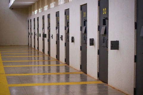 Sete chefes do Comando Vermelho são transferidos do Rio de Janeiro para o Paraná