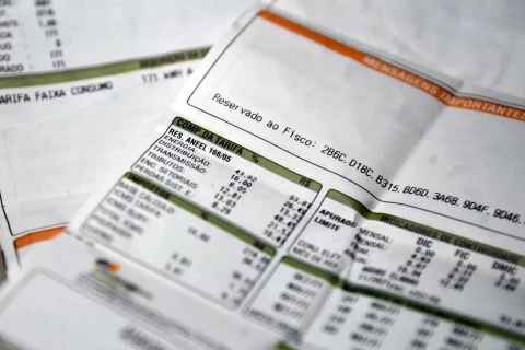 Aneel mantém bandeira para vermelha 1 na conta de luz em novembro