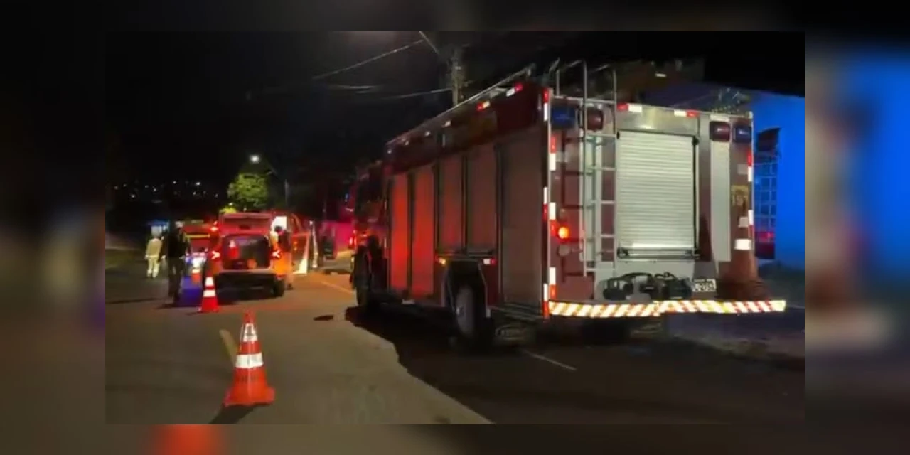 Motorista morre após passar mal e bater caminhonete em muro, em Cascavel