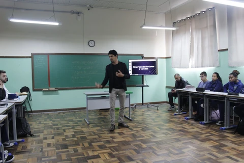 ACIPG Jovem encerra primeira edição do projeto “Bora Empreender” com alunos do Colégio Becker e Silva