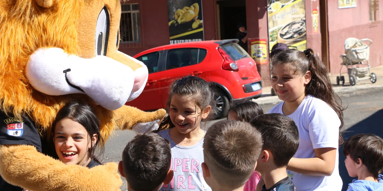 Viva Castro leva serviços, atividades e prevenção ao uso de drogas à vila Poço Grande neste sábado (29)