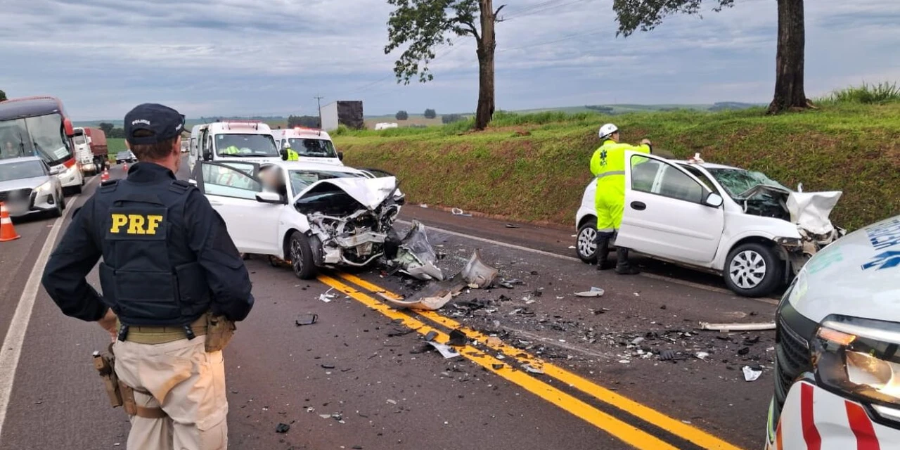 Carros batem de frente, mãe e filho morrem e cinco ficam feridos na BR-277 no PR