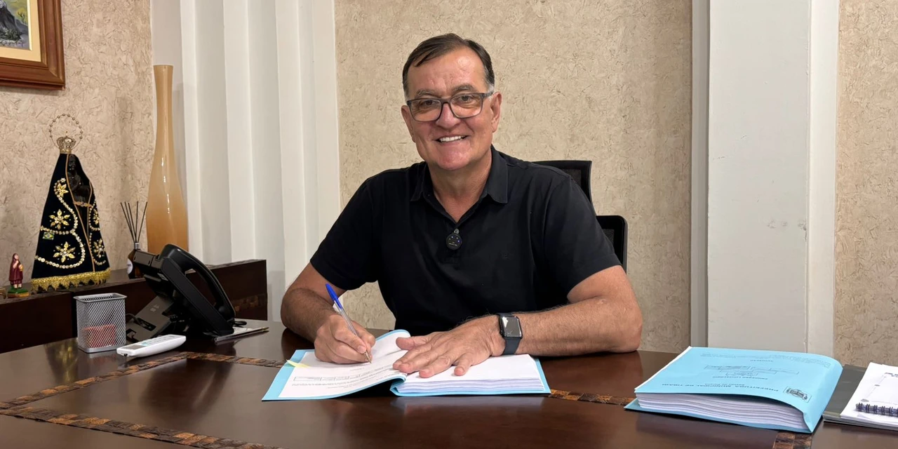 Tibagi terá duas novas retroescavadeiras com investimento de R$ 3,7 milhões