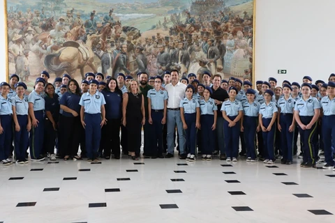 Após apresentação no Palácio Iguaçu, Ratinho Junior convida Coral de Piraí do Sul para o Verão Maior Paraná 