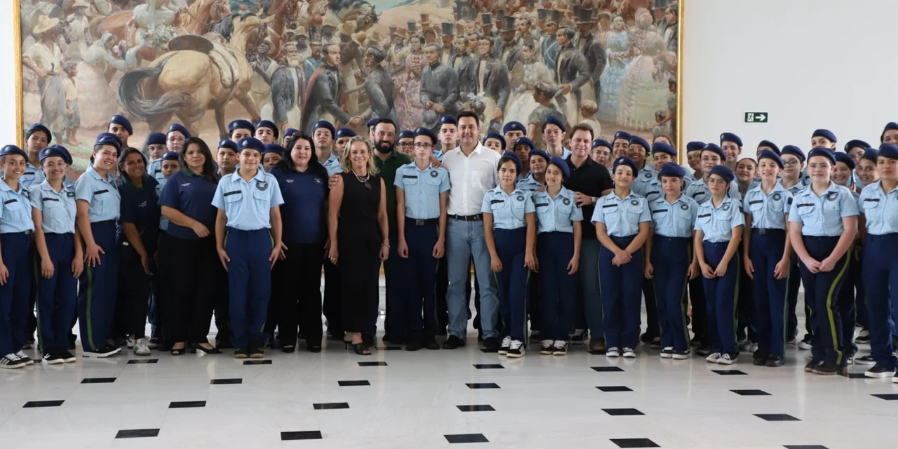 Após apresentação no Palácio Iguaçu, Ratinho Junior convida Coral de Piraí do Sul para o Verão Maior Paraná 