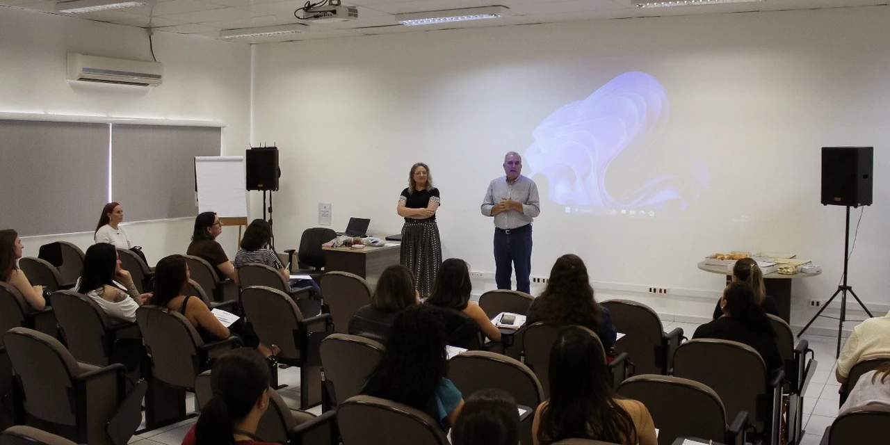 Profissionais de saúde participam de capacitação sobre boas práticas de esterilização de materiais