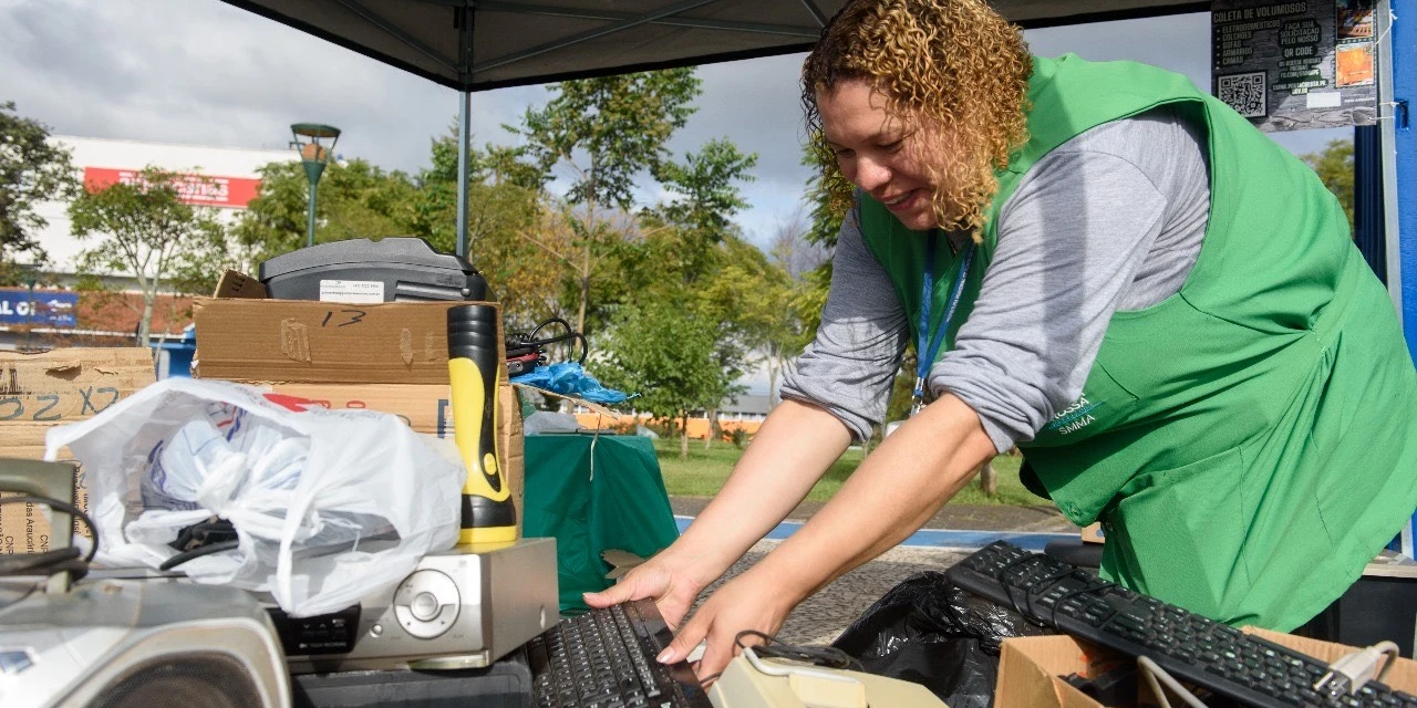 Ponta Grossa recolhe quase 3 toneladas de resíduos eletrônicos no último Bota Fora de 2025
