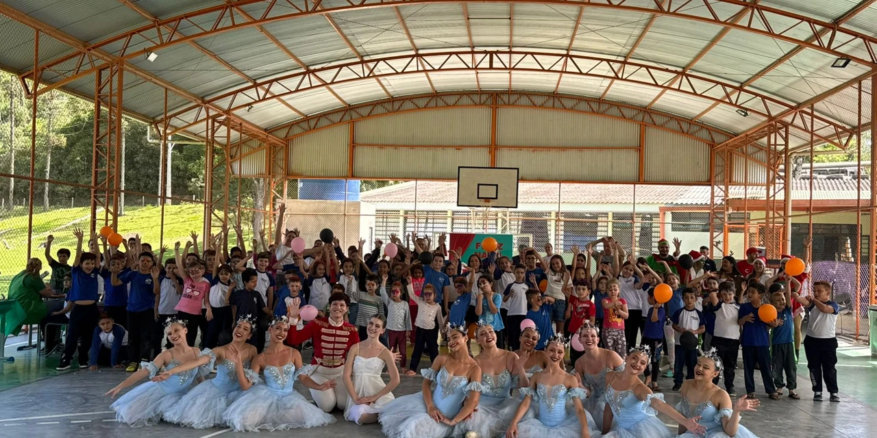 Unidade Móvel do CRAS leva a magia do Natal para crianças de Itaiacoca