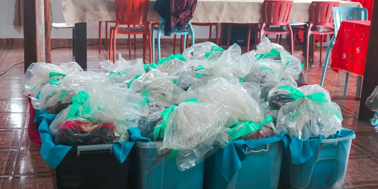 Serviço de Convivência entrega kits de roupas em comunidades de Tibagi