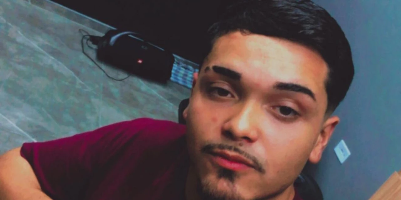  Jovem motociclista morre ao bater contra caminhão na BR-277, em Paranaguá 