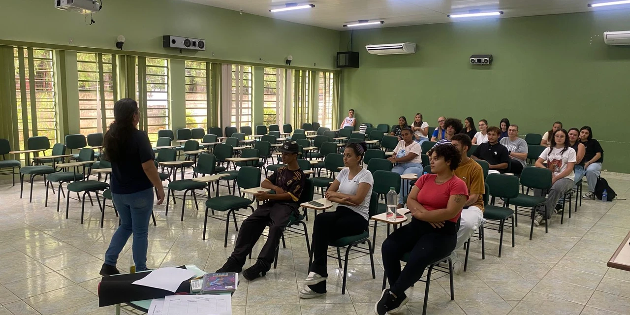 Prefeitura de Tibagi promove formação continuada para profissionais de apoio da rede municipal