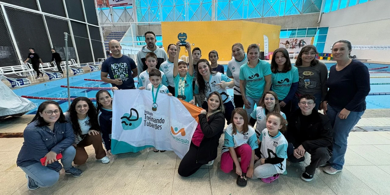 Escolas públicas fazem história na natação do JEM com apoio do projeto “Treinando Tubarões”