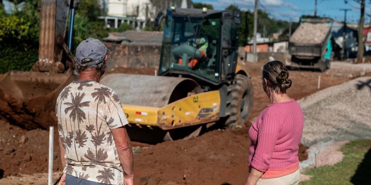Obras de asfalto novo avançam na Vila Dayse, em Uvaranas