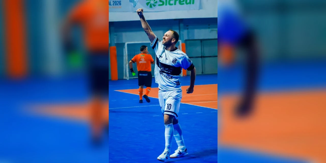 Michel brilha com dois gols, Caramuru vence o Pinhais e sobe para o 4º lugar