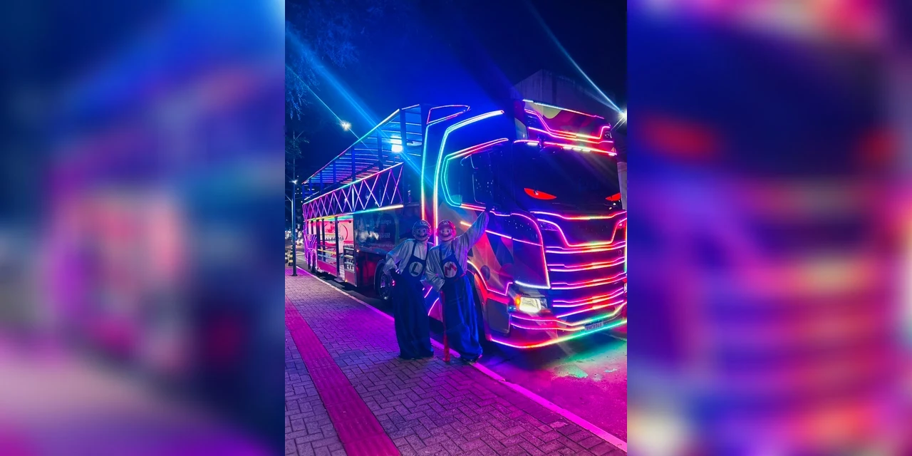 Personagens, música e dança: Carreta da Alegria invade as ruas de Telêmaco Borba