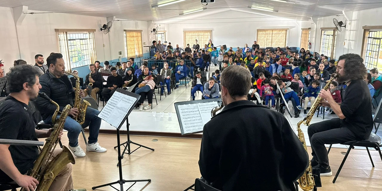Conserva Afora leva oficinas de música para a Escola Djalma de Almeida Cesar