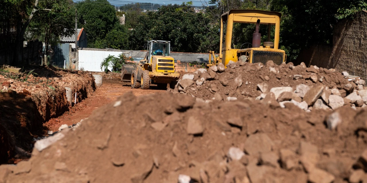 Prefeitura começa a levar asfalto para todas as “serras” da Vila São Gabriel