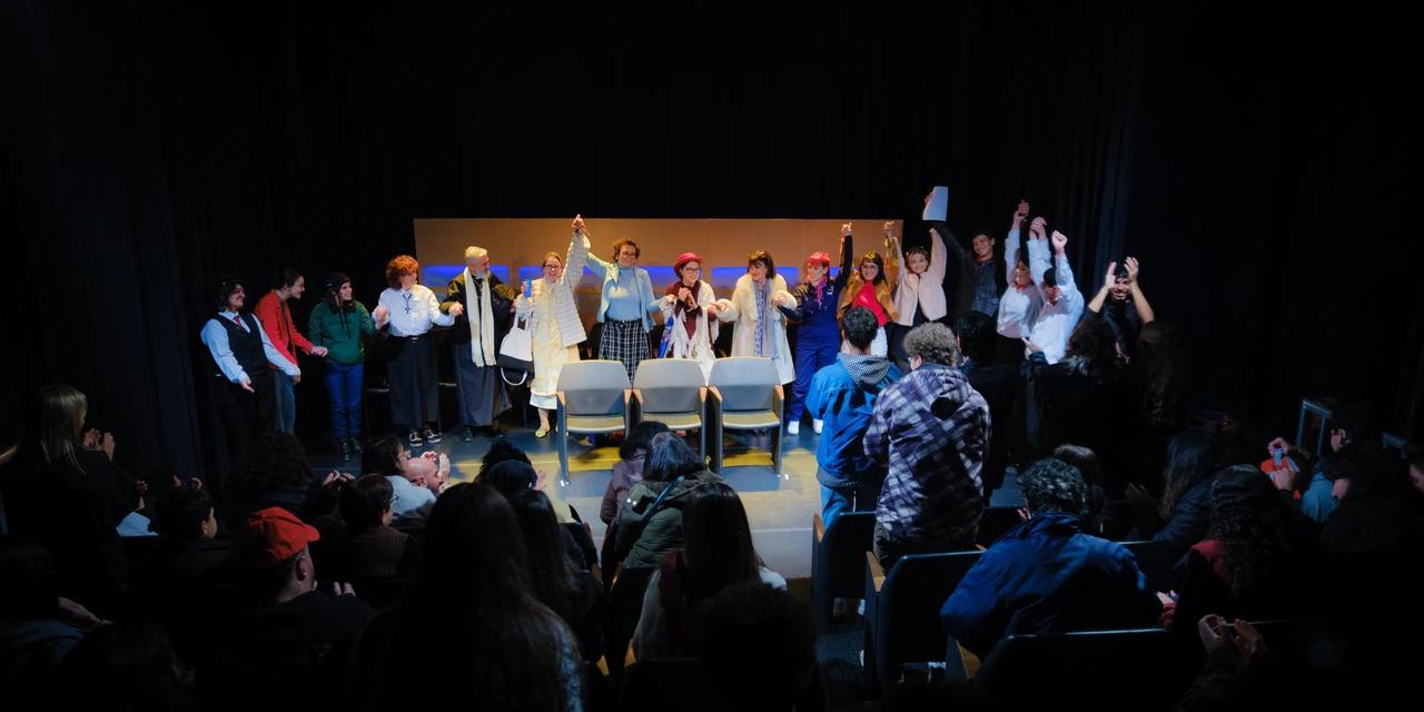 SOS Alegria encerra oficinas gratuitas de teatro para comunidade