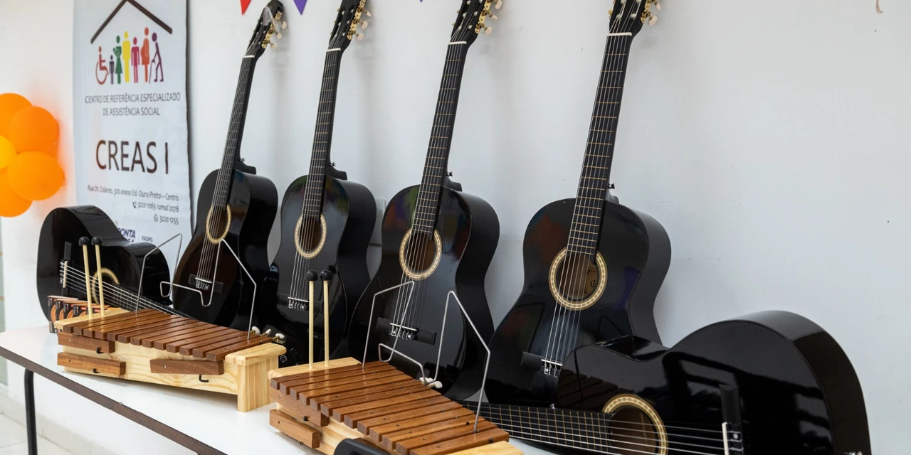 CREAS recebe instrumentos musicais para o Projeto Encontros Sonoros