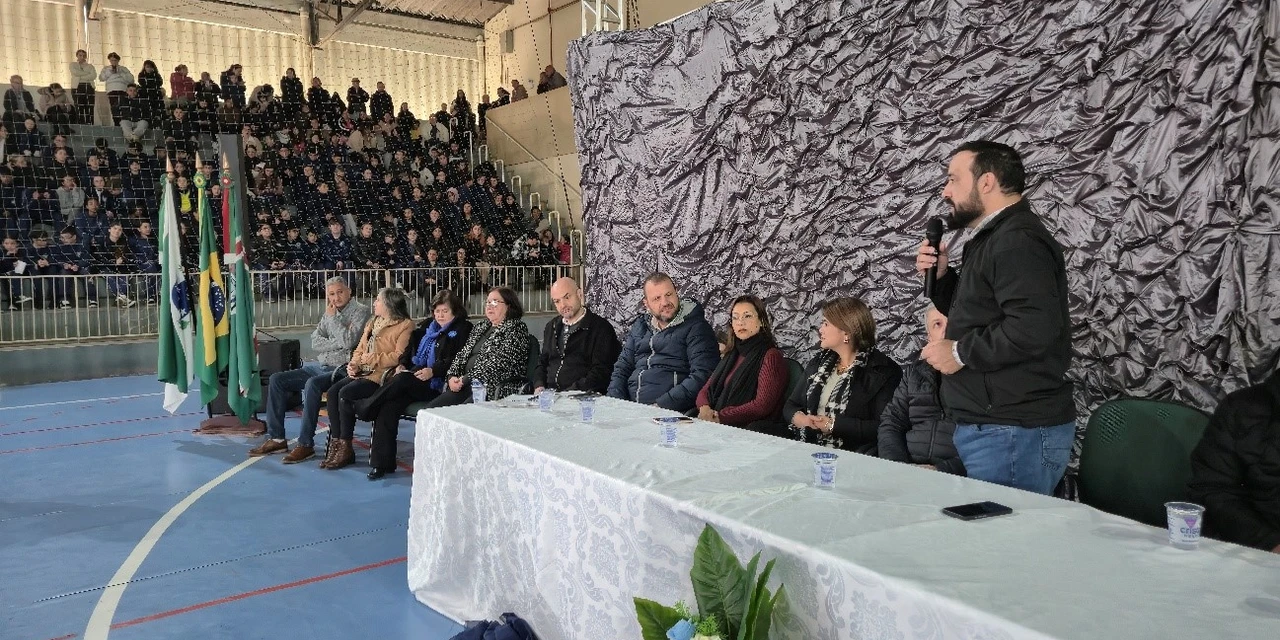 Prefeitura de Piraí do Sul entrega 425 óculos para estudantes da rede pública por meio do Programa Bons Olhos Paraná