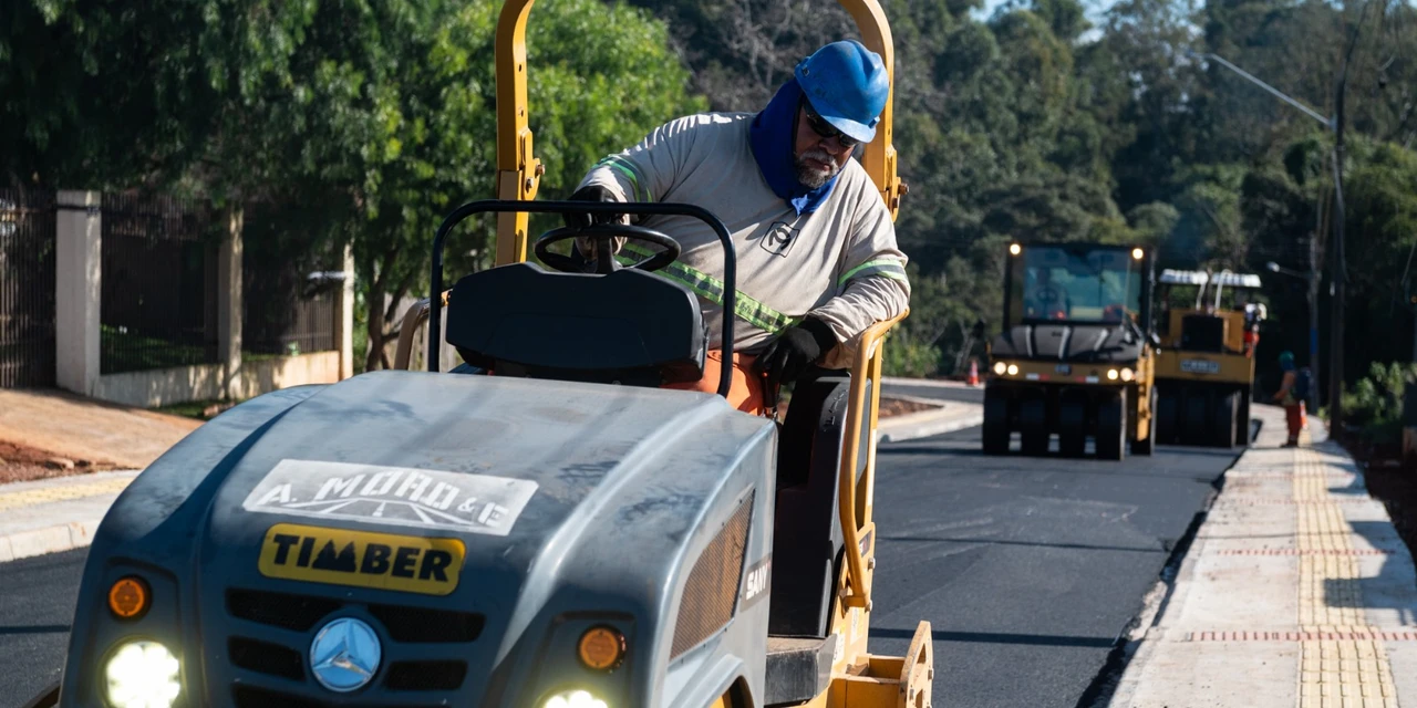 Obras avançam na Vila Mezzomo, que já tem trechos com asfalto novo