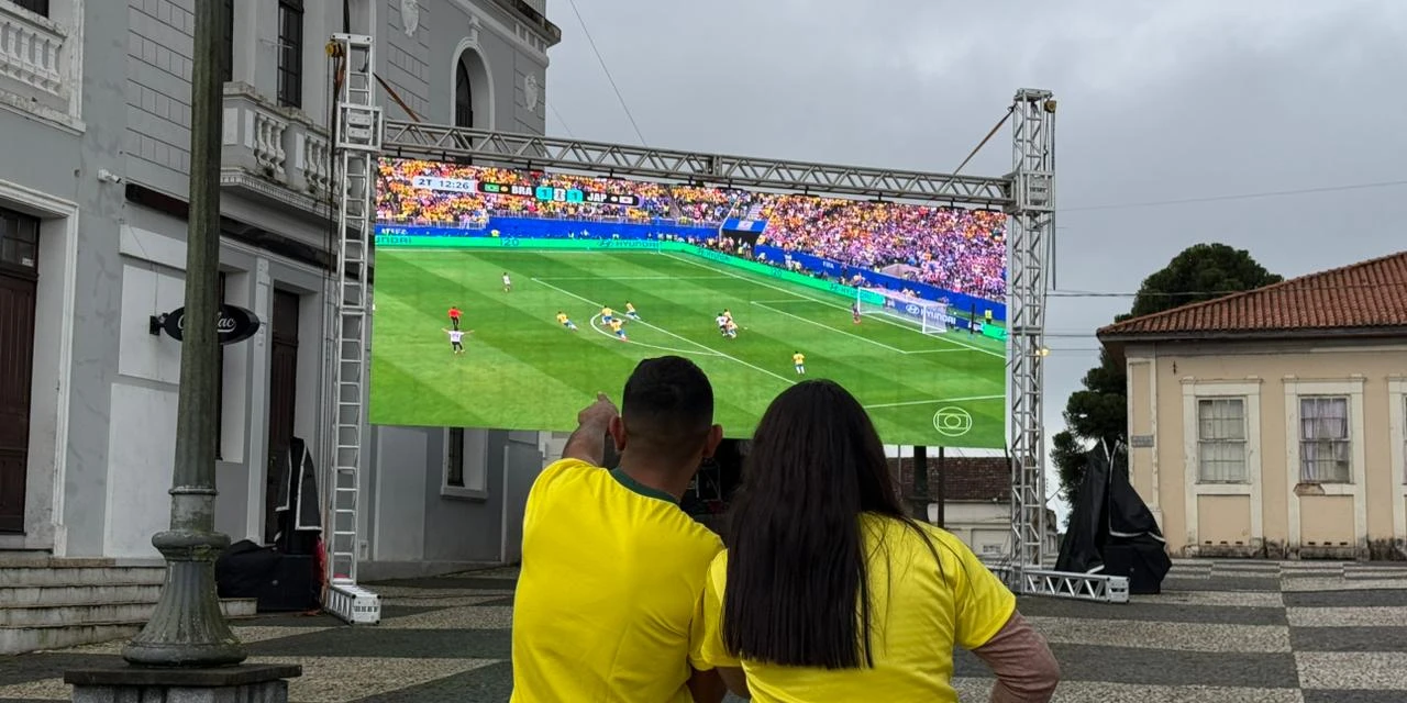 Prefeitura de Castro transmite jogo do Brasil contra a Noruega em telão no Parque Lacustre