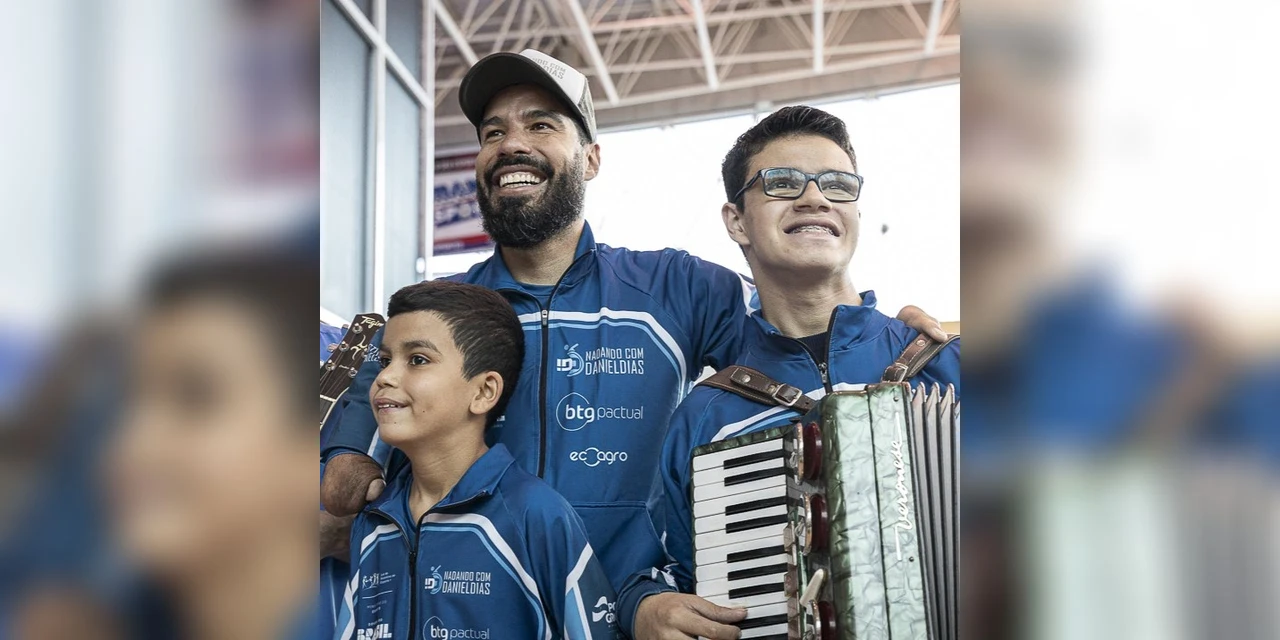 Nadando com Daniel Dias de Ponta Grossa recebe visita do padrinho multicampeão paralímpico em manhã de integração