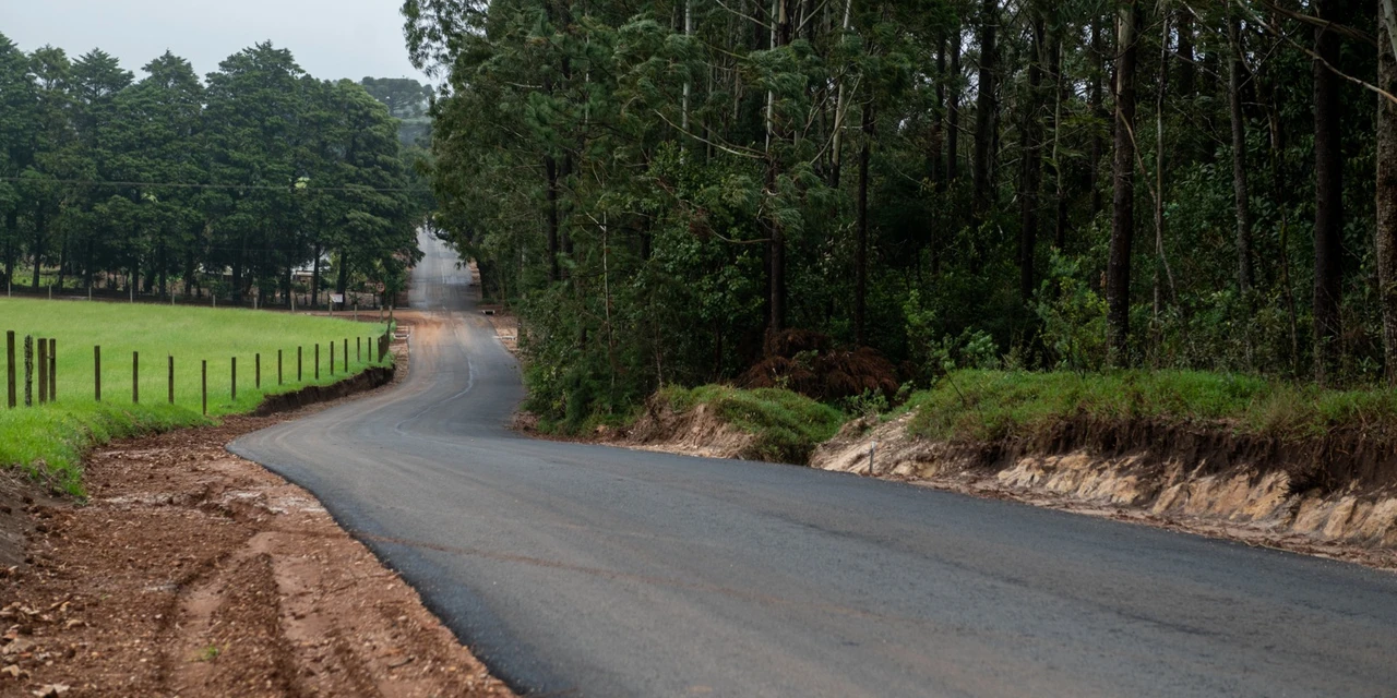 Obras da Estrada do Buraco do Padre avançam e primeiro trecho já foi asfaltado