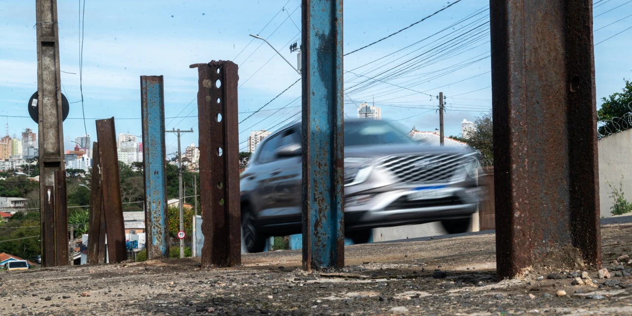 IPLAN faz alerta sobre barreiras nas calçadas: fiscalização está atuando