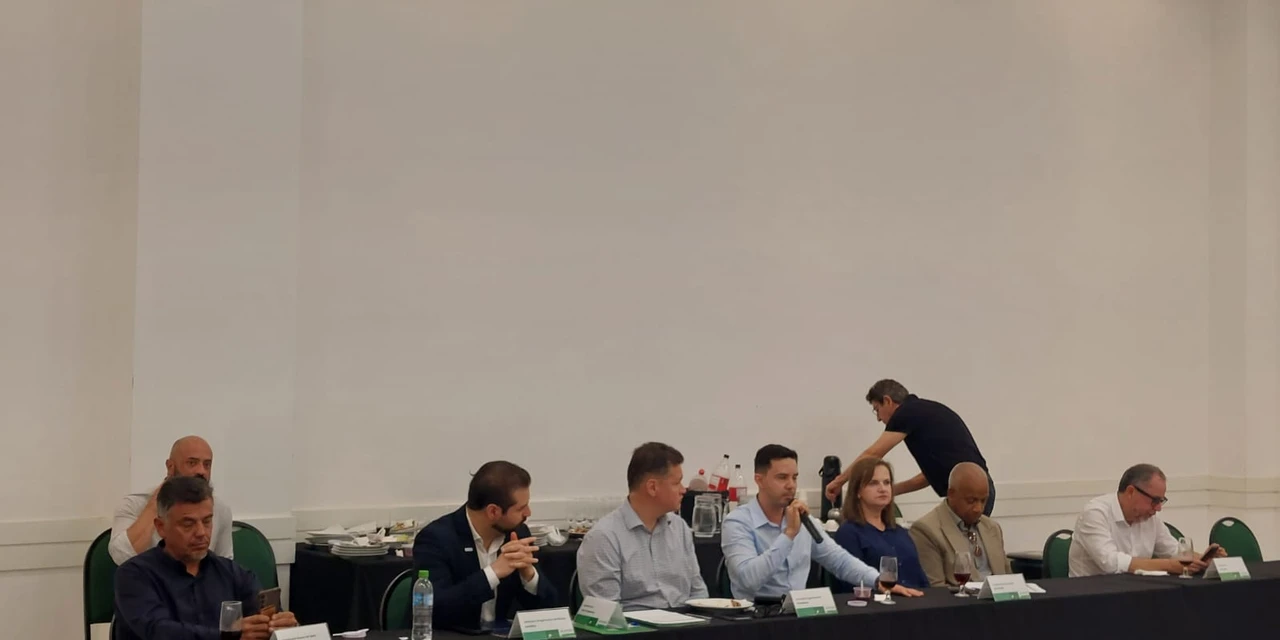 Presidente da Câmara de Vereadores, Dr. Erick, visita diretoria da ACIPG