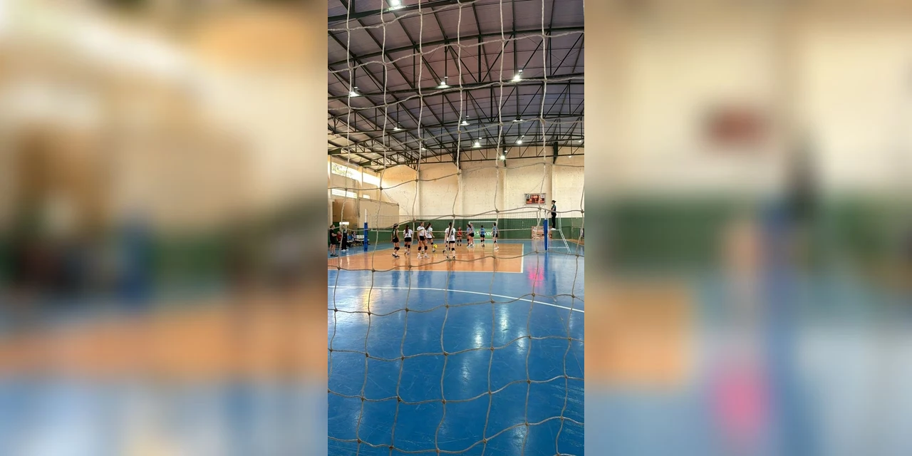 Equipes de Palmeira e Tibagi conquistam a 3ª etapa do Desafio AMCG de Vôlei