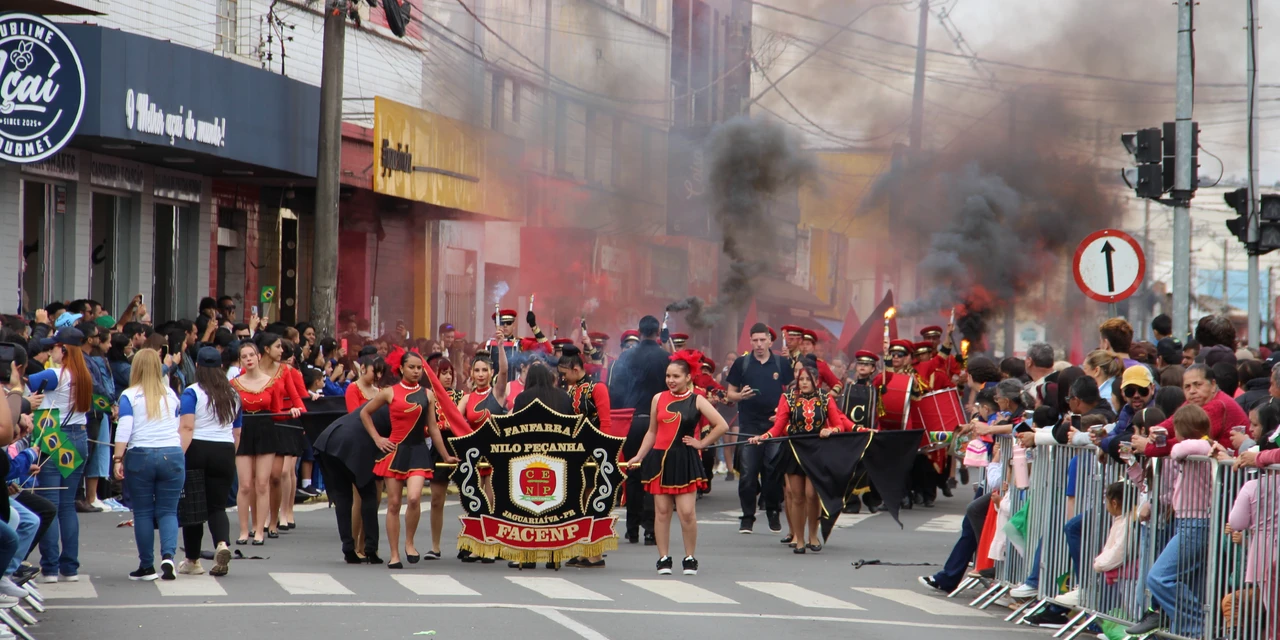 Desfile Cívico reúne mais de 7 mil participantes e grande público em Jaguariaíva